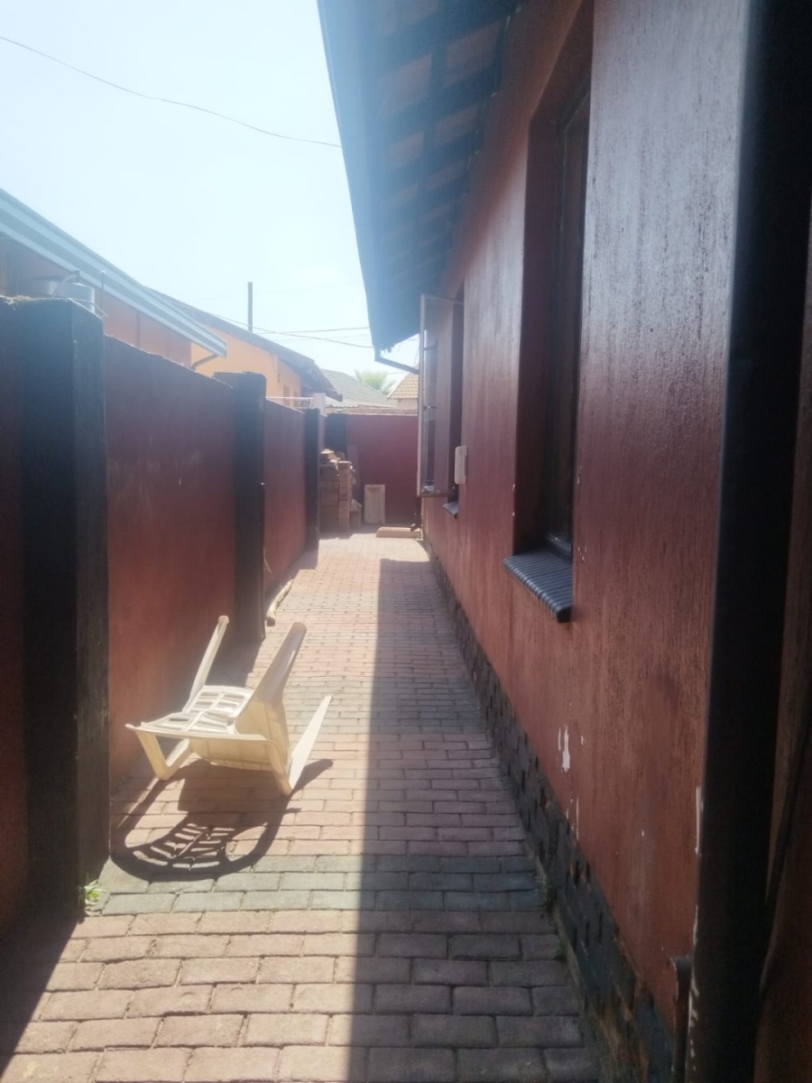 To Let 3 Bedroom Property for Rent in Lebanon North West